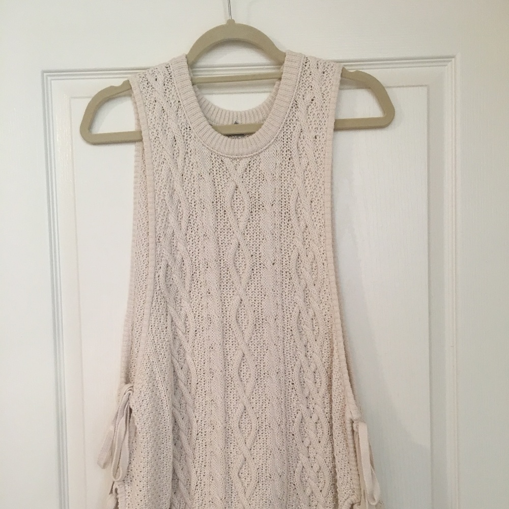 New Romantics Cable Knit Sleeveless Sweater